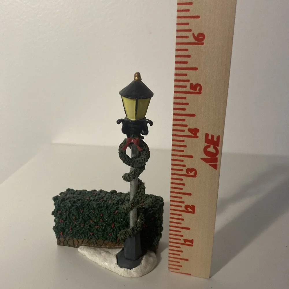 St. Nicholas Square Street Lamp Post & Hedges Village Collection Set Of 6